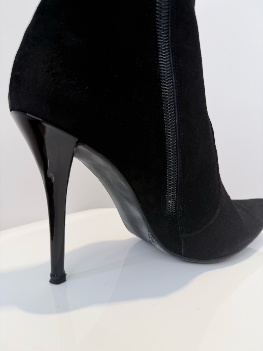 Stuart Weitzman Black Knee-High Pointed-Toe Stiletto Boot - Picture 4 of 7